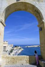 Blick von den Upper Barracca Gardens auf Valletta und die Festungsanlagen.