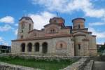 Ohrid, Kirche Sveti Kliment, erbaut ab 1295, byzantinischer Ziegelsteinbau mit   oktogonalen Kuppel und gestufter Altarapsis (06.05.2014)
