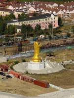 Eine monumentale, vergoldete Buddha-Statue in Ulaanbaatar.