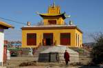 Eine Jurte und ein Tempel des Gandan-Klosters in Ulaanbaatar.