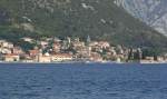 Perast vom Boot aus gesehen.