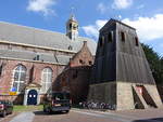 Sneek, Grote Kerk oder Martinikerk, sptgotische Basilika, Chor erbaut von 1499 bis 1501, Glockenturm von 1771 (26.07.2017)