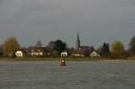 Blick ber den Rhein zum Stadteil Lente.