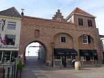 Zaltbommel, Waterpoort am Ende der Waterstraat (09.05.2016)