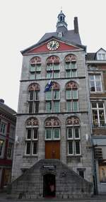 Im Dinghaus, Eckhaus von der Kleine Staat Straat und Jodenstraat in Maastricht, unter der Treppe befindet sich der Eingang zum Infocentrum von Maastricht.