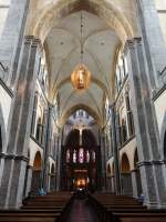 Roermond, Mittelschiff der Mnsterkirche Liebfrauen, unter dem zentralen Oktogon befindet sich das Grabmal von Herzog Gerhard VI.