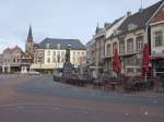 Sittard, Denkmal am Markt und Turm der St.