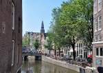 Amsterdam - typisch schmale Gracht durch die Altstadt - 23.07.2013