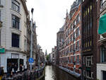 Blick auf den Kanal Oudezijds Kolk in Amsterdam.