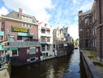 Blick auf den Kanal Oudezijds Voorburgwal in Amsterdam.