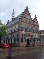 Naarden, Stadhuis, Rennaissancegebude von 1601 mit 2 reichgestalteten Treppengiebeln (21.08.2016)