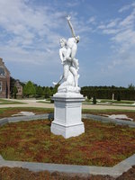 Heemskerk, Statue im Schlopark von Schloss Assumburg (26.08.2016)