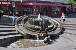 ENSCHEDE, 23.07.2010, Brunnen vor dem Stadhuis (Rathaus)