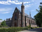 Karmelitenkloster Zenderen mit Pfarrkirche Unserer Lieben Frau der Unbefleckten Empfngnis, erbaut 1855 (22.07.2017)