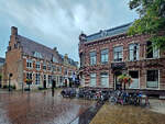 Unterwegs in der Innenstadt Utrecht, das Stadthaus links stammt aus dem Jahr 1893 (urspr�ngliche Teile reichen weiter zur�ck), das Geb�ude rechts wurde um 1880 im Stil der holl�ndischen Neorenaissance