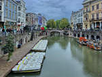 Blick auf den Alten Kanal (Oudegracht) in Utrecht, im Hintergrund die Besenbr�cke (Bezembrug).