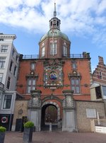 Dordrecht, Groothoofdspoort, große Haupttor, erbaut 1618, 1692 barock umgestaltet (11.05.2016)