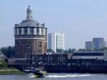 Der alte Wasserturm in ROTTERDAM; Hhe 48m; fasste ber 1Mio Liter Wasser, und wurde im Zeitraum von 187173 errichtet; Heutzutage beherbergt er ein Caf und Restaurant; 110902