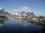 Im Reinefjorden liegen auf mehreren Insel verteilt die Orte Reine, Sakresy und Hamny.