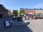 Hamar, Brunnen und Huser am Ostre Torg Platz (22.05.2023)