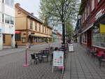 Lillehammer, Cafe und Geschftshuser in der Storgata Strae (24.05.2023)