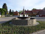 Stavern, Brunnen in der Kommander Herbst Gate Strae (29.05.2023)