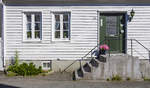 Hausfassade an der Adolph Tidemann Gate in Mandal (Srlandet - Norwegen).