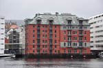 BERGEN (Fylke Vestland, bis 31.12.2019 Fylke Hordaland), 10.09.2016, Blick ber das Hafenbecken zum Hotel Admiral