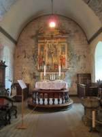 Luster, Dale Kirche, Altar und Kalkmalereien aus dem 16.