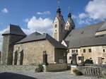 Wallfahrtskirche Maria Saal, erbaut von 1430 bis 1459, Burgfried von 1463 (02.10.2013)