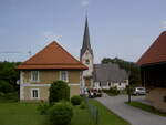 Augsdorf, Pfarrkirche Maria Rosenkranzknigin, erbaut im 15.