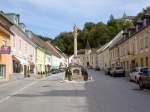 Bleiburg, Hauptplatz mit Pestsule von 1724 (04.10.2013)