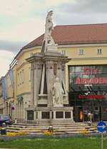 Das Floriani Denkmal am Heuplatz in Klagenfurt mit dem Engel Egydius.