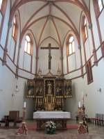 Villach, Nikolaikirche, neugotisch, erbaut von 1892 bis 1893, Hauptaltar von 1896   (18.05.2013)