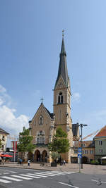 Die im neugotischen Stil erbaute Kloster- und Pfarrkirche St.