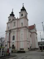 Wallfahrtskirche Maria Dreieichen, erbaut von 1744 bis 1750, kreuzfrmige Anlage mit Mittelkuppel, Trme fertiggestellt von 1814 bis 1819 von Karl Benedikter (20.04.2013)