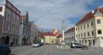 Eggenburg, Hauptplatz mit gotischen Giebelhusern und Marienbrunnen (20.04.2014)