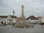 Langenlois, Hauptplatz mit Pestsule (20.04.2013)