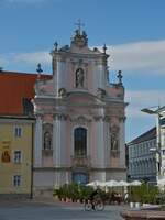 Eingangsportal der Franziskanerkirche am Rathausplatz in St.