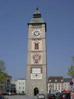 Enns, Stadtturm in der Mitte des Hauptplatz, erbaut 1565 bis 1568 als Wacht- und   Uhrturm (21.04.2013)