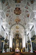 Waldhausen, Stiftskirche Maria Himmelfahrt, reiche Stuckdecke mit einglassenen   kleinen Fresken von Giovanni Battista Colomba (20.04.2013)