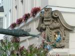 Detail Wasseraustritt Dietmarbrunnen, im Hintergrund Rathaus 070701