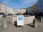  Dietmar auf Facelifting  somit ist der Brunnen am Rieder Hauptplatz ein paar Wochen ohne dem Bundschuhtrger; 140321