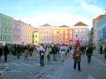 Unterer Hauptplatz-16:15, der Faschingsumzug ist vorbei, bergeblieben ist jede Menge fr die  Saubermnner ; 080120