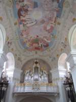Engelhartszell, Orgelempore der Stiftskirche, Deckenfresko von Fritz Frhlich aus dem Jahr 1957 (06.04.2013)