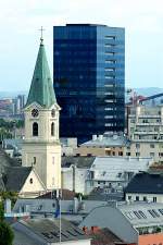 Linz, Familienkirche und Blumau Tower aufgenommen am 14.7.2014