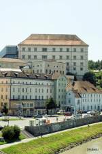 Linzer Schloss             Das Linzer Schloss befindet sich auf einer Anhhe ber dem Altstadtviertel von Linz direkt an der Donau.