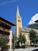 Bad Hofgastein, Pfarrkirche Maria Himmelfahrt, erbaut von 1498 bis 1507, gotische dreischiffige Staffelkirche, Westturm von 1602 (01.08.2014)