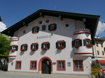 Rathaus mit zwei Runderkern, Marktgemeinde Lofer; Pinzgauer Saalachtal, Bezirk Zell am See, Bundesland Salzburg, 24.07.2016  