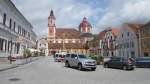 Pllau, Hauptplatz mit Mariensule und Rathaus (29.07.2014)